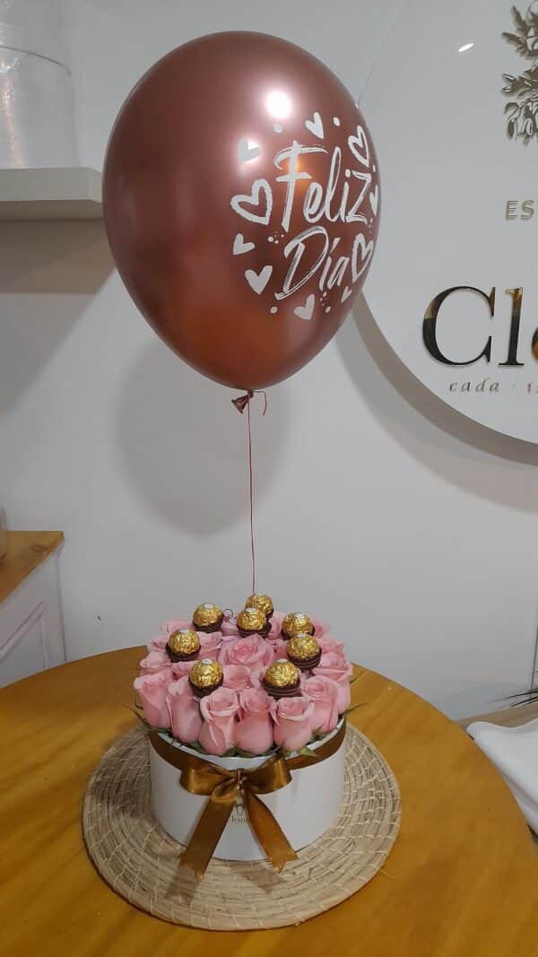 Caja de Rosas x24 con globo y ferrero