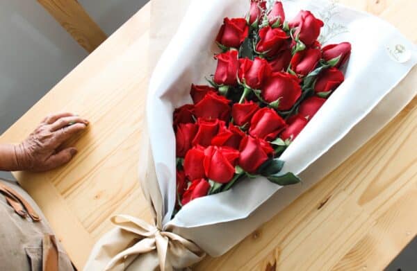 Bouquet Cascada de Petalos  x36 Rosas tipo exportación - Imagen 2