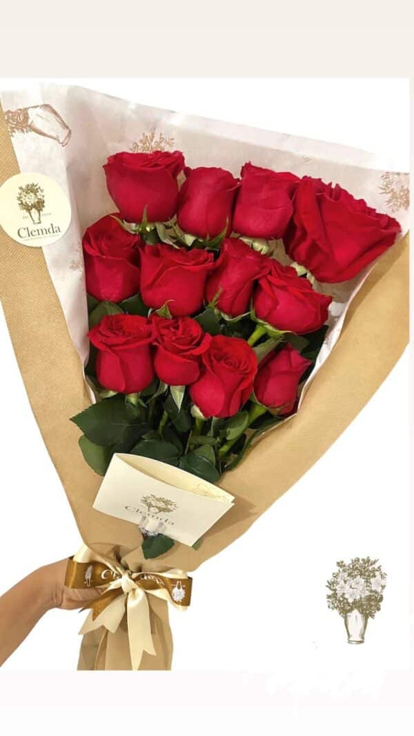Bouquet Cascada de Petalos  ×12 Rosas tipo exportación - Imagen 2