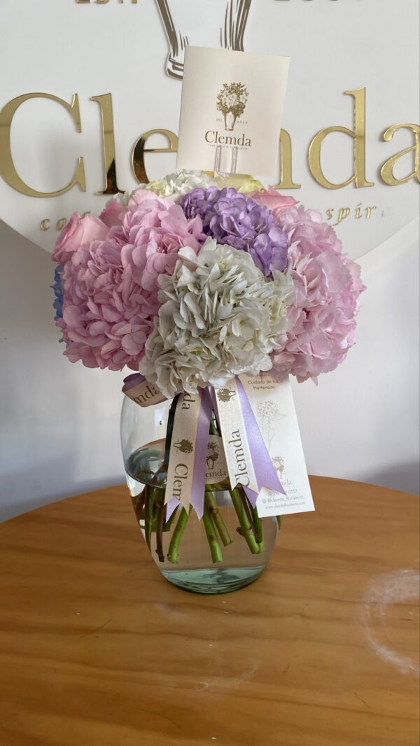 Jarron de Hortensias y Rosas